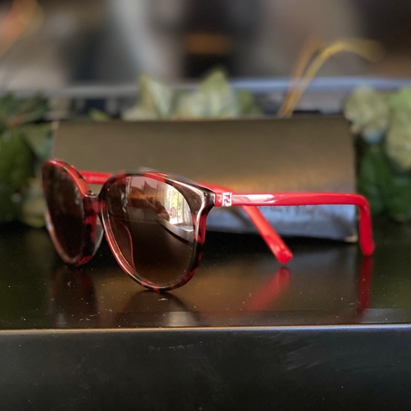 Fendi Sunglasses - Picture 3 of 7